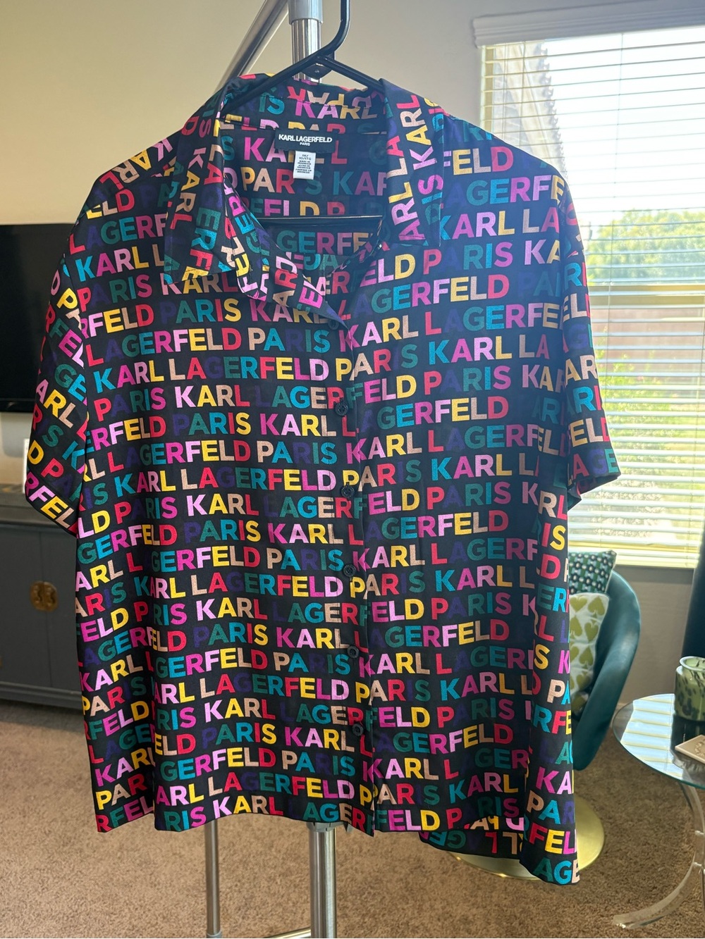 ⚫️🔴Karl Lagerfeld Women’s  Multicolor Logo-Print Short Sleeve Shirt XL